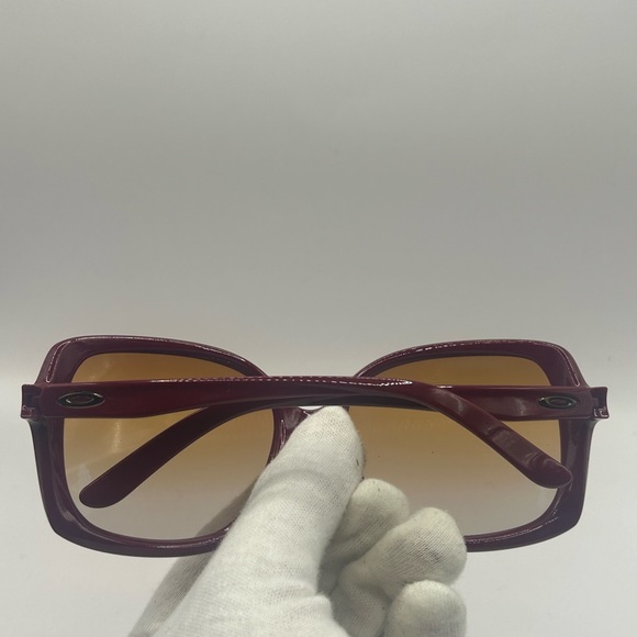 Vintage Oakley Beckon Sunglasses 009125-05 - Picture 5 of 9